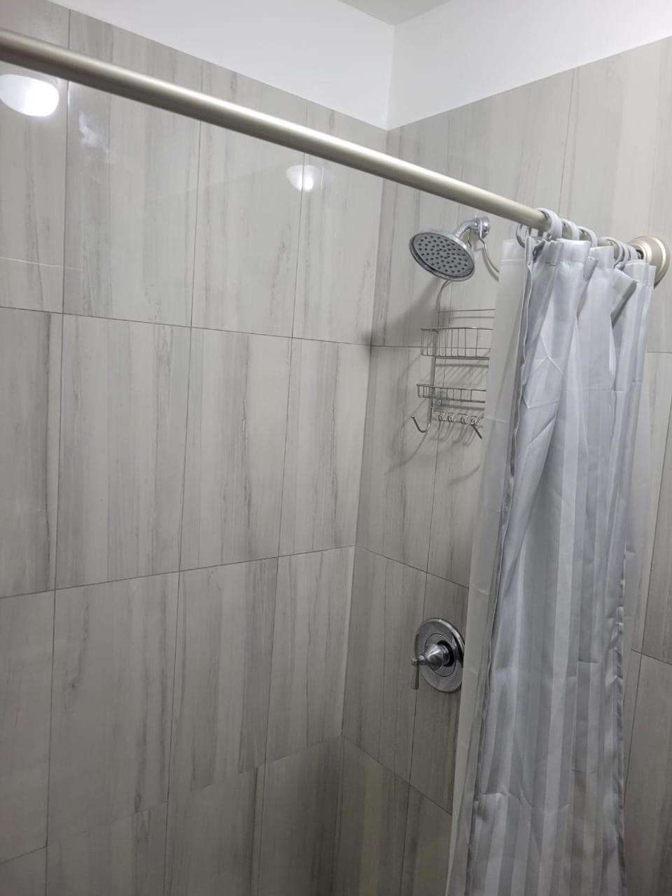 Modern Waterfront Apartman Road Town Kültér fotó
