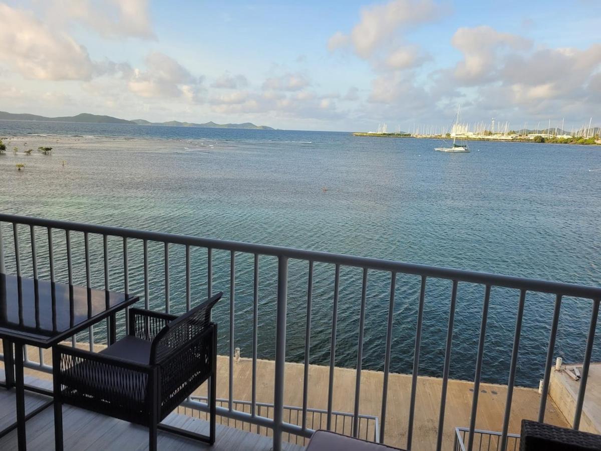 Modern Waterfront Apartman Road Town Kültér fotó